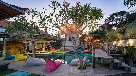 NUSA LEMBONGAN ISLAND & ACCOMMODATION dormitories garden
