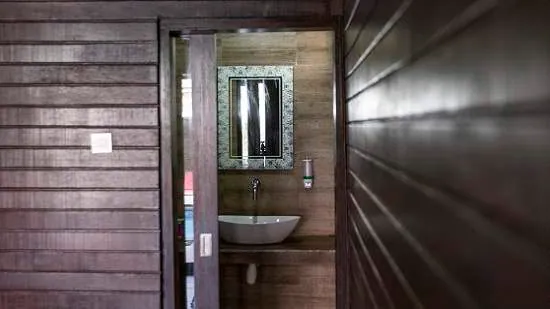 NUSA LEMBONGAN ISLAND & ACCOMMODATION budget bathroom