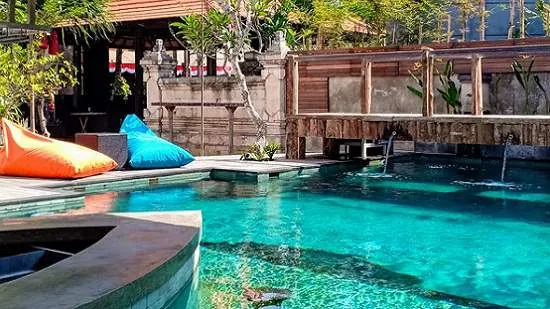 NUSA LEMBONGAN ISLAND & ACCOMMODATION dormitories pool